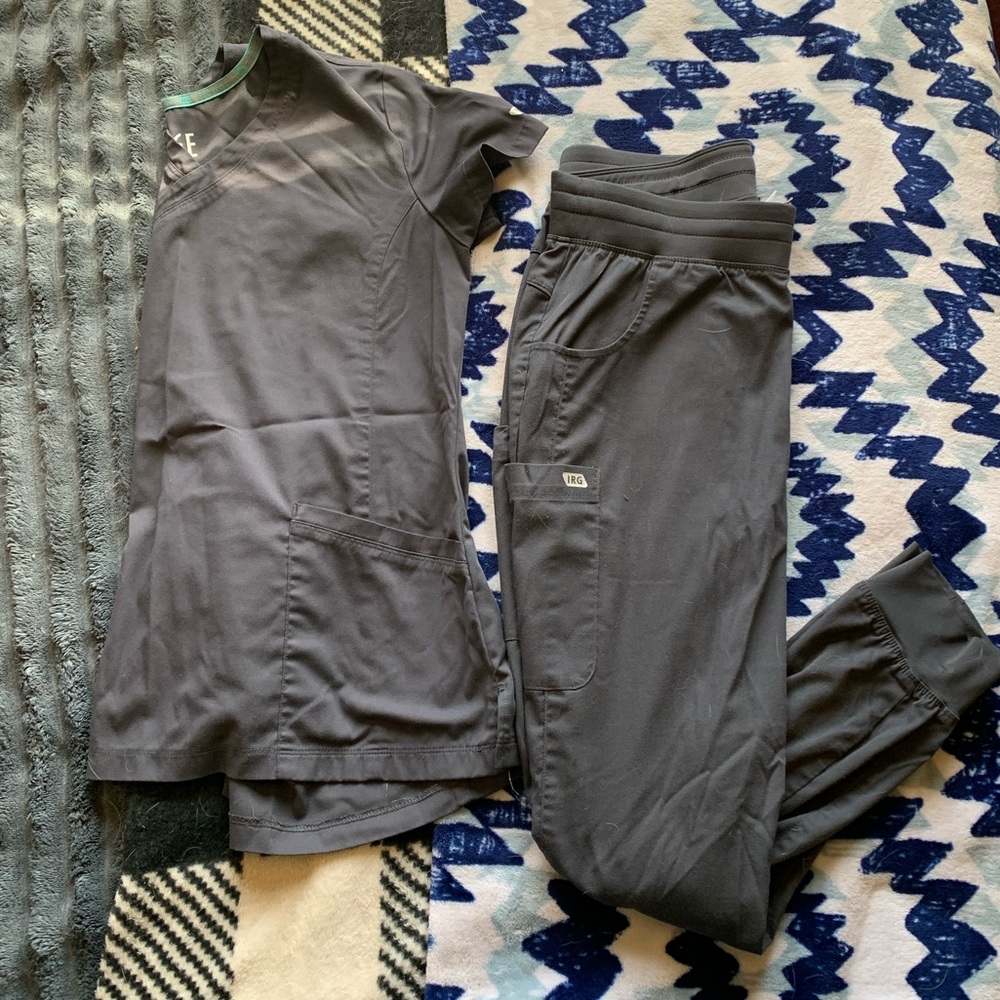 Edge gray scrub set